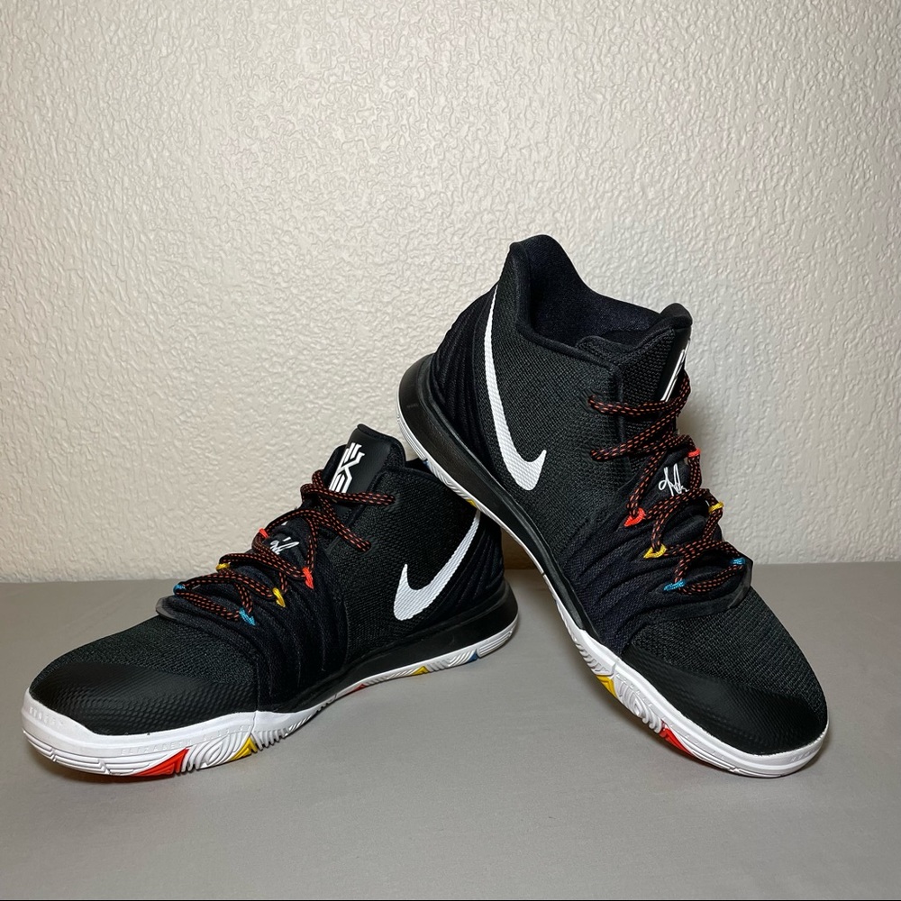 Nike Kyrie 5 (Friends)